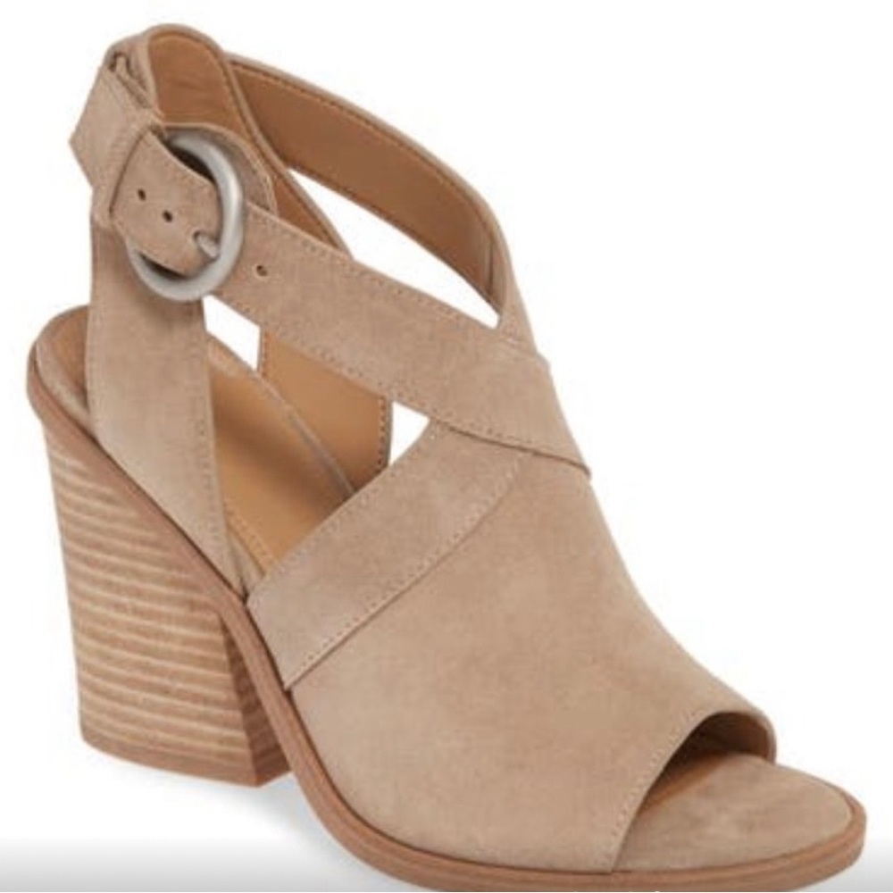 Marc Fisher Vega Natural Suede
Sandal Heels 8 1/2. 8.5​